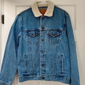 Men’s Lucky Brand jean jacket with faux fur neck lining